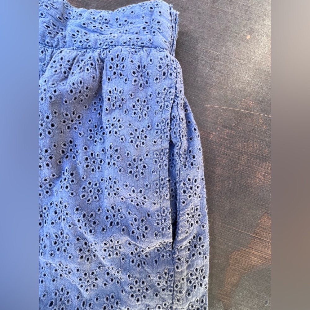 Free People Blue Eyelet mini Skirt with‎ elastic waist and pockets - size small - Picture 4 of 6